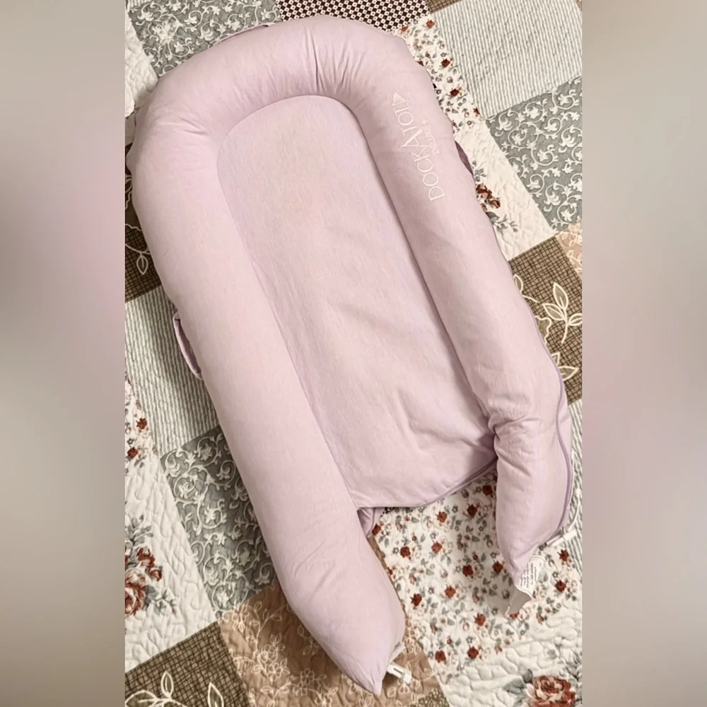 DockATot Deluxe+ Cover in Light Purple - Picture 2 of 3